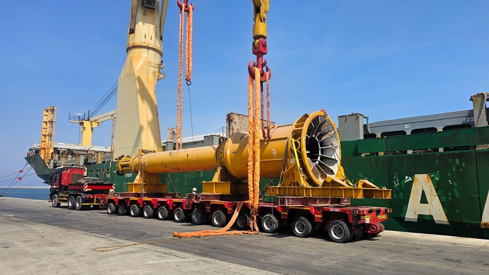 Hàng siêu trường siêu trọng trên phương tiện vận chuyển dự án